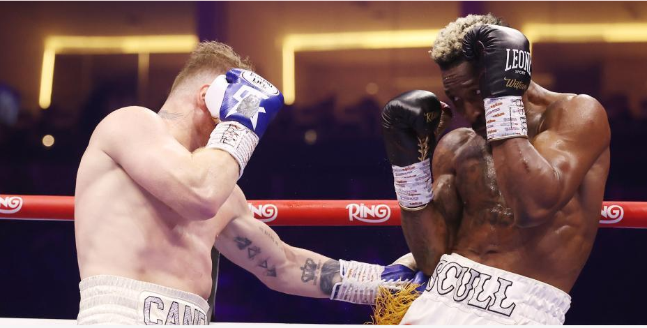 Canelo gana, pero deja un mal sabor en el ring de Arabia Saudita