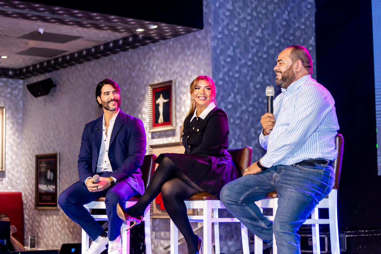 Serbella presenta con gran éxito sus nuevas bachatas románticas “Más” y “Sola” en Hard Rock Café Santo Domingo