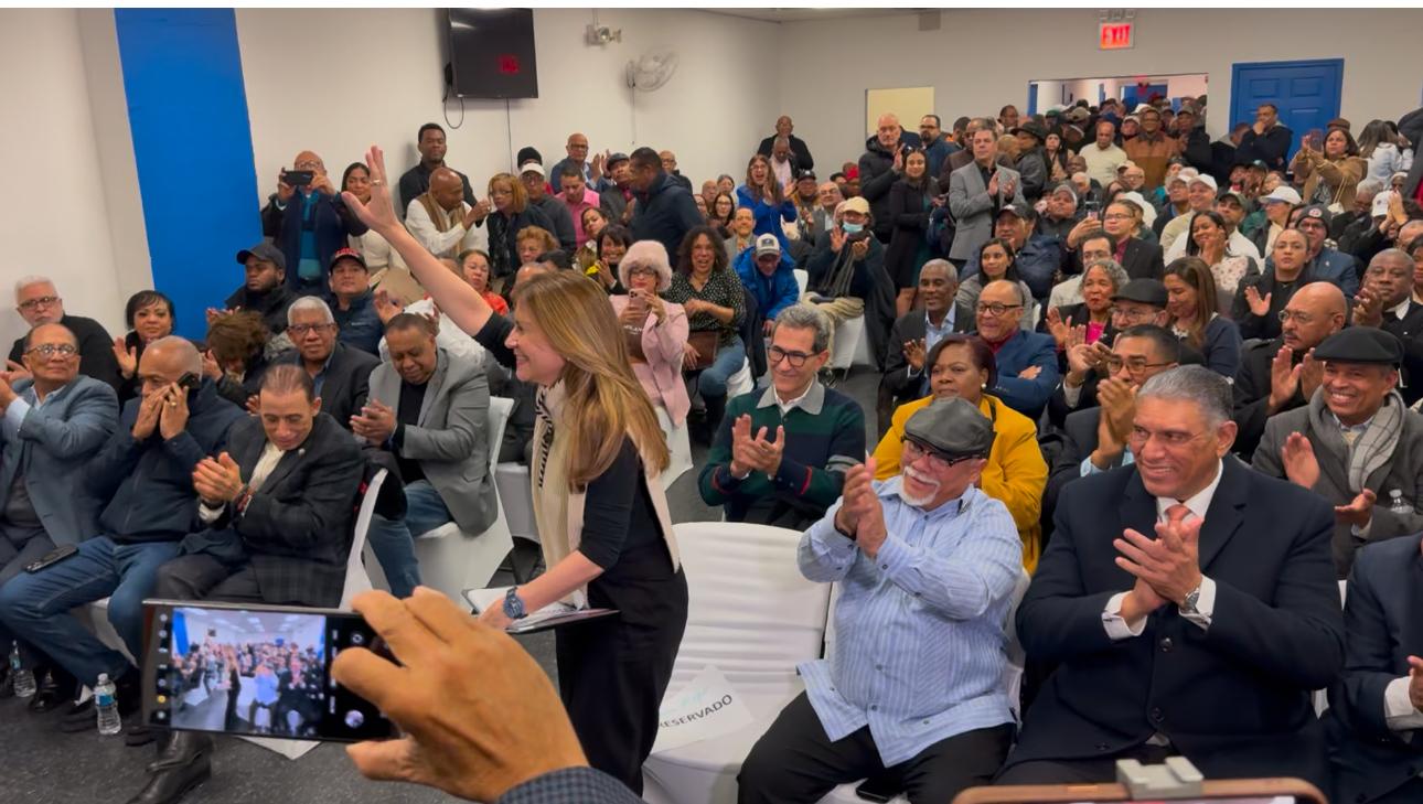 PRM Seccional NY recibe con entusiasmo a Carolina Mejía en su aniversario