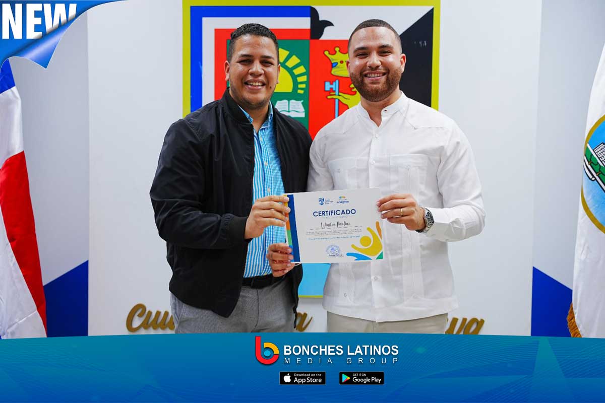 Winston Paulino es  reconocido como joven destacado de SDE