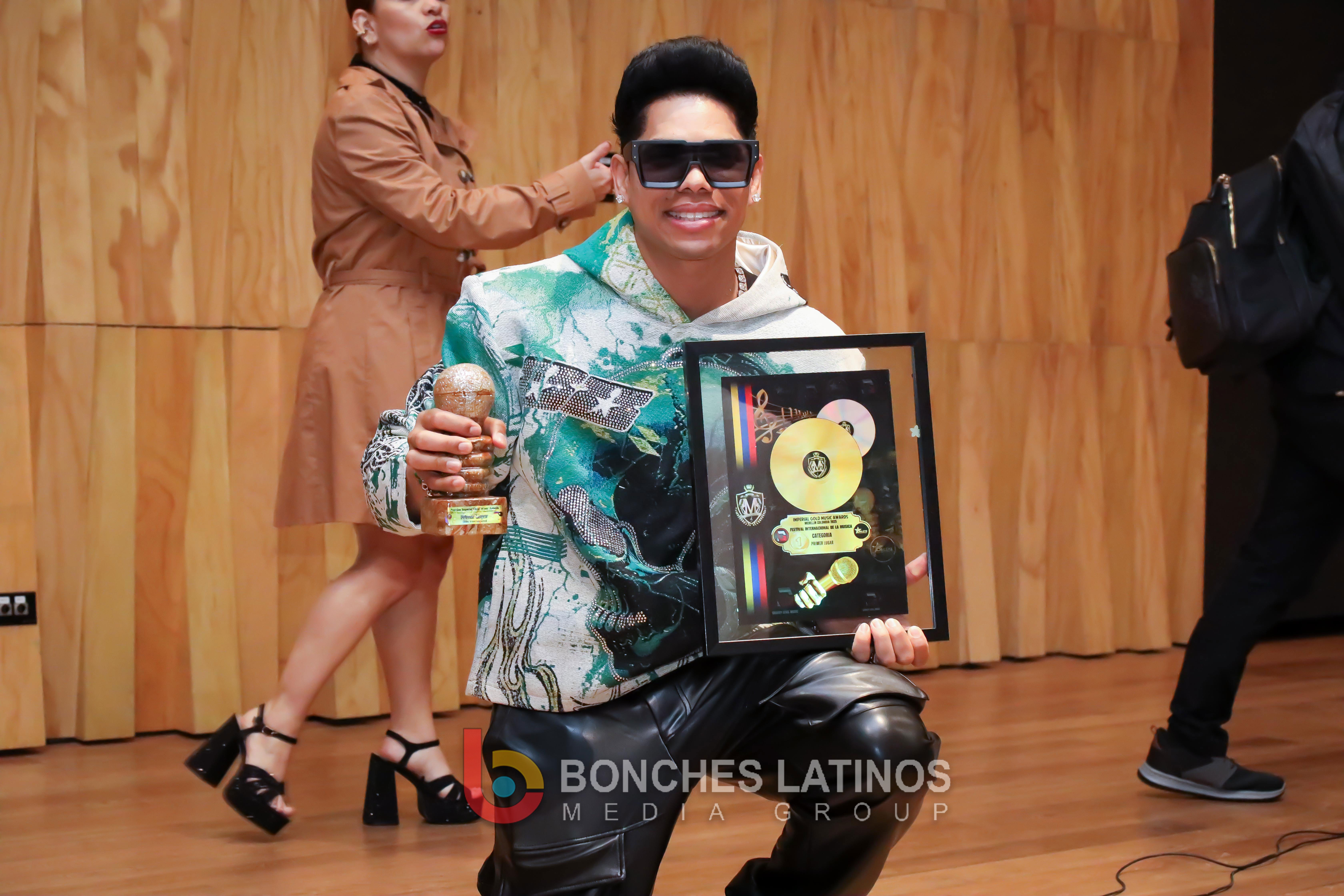 Joixander triunfa en los Imperial Gold Music Awards versión Medellín Colombia 2025